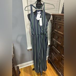 Brand :Gilli navy pinstriped jumpsuit
Size : small